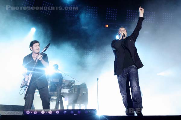 SIMPLE MINDS - 2010-09-11 - LA COURNEUVE - Parc Departemental - Grande Scene - 